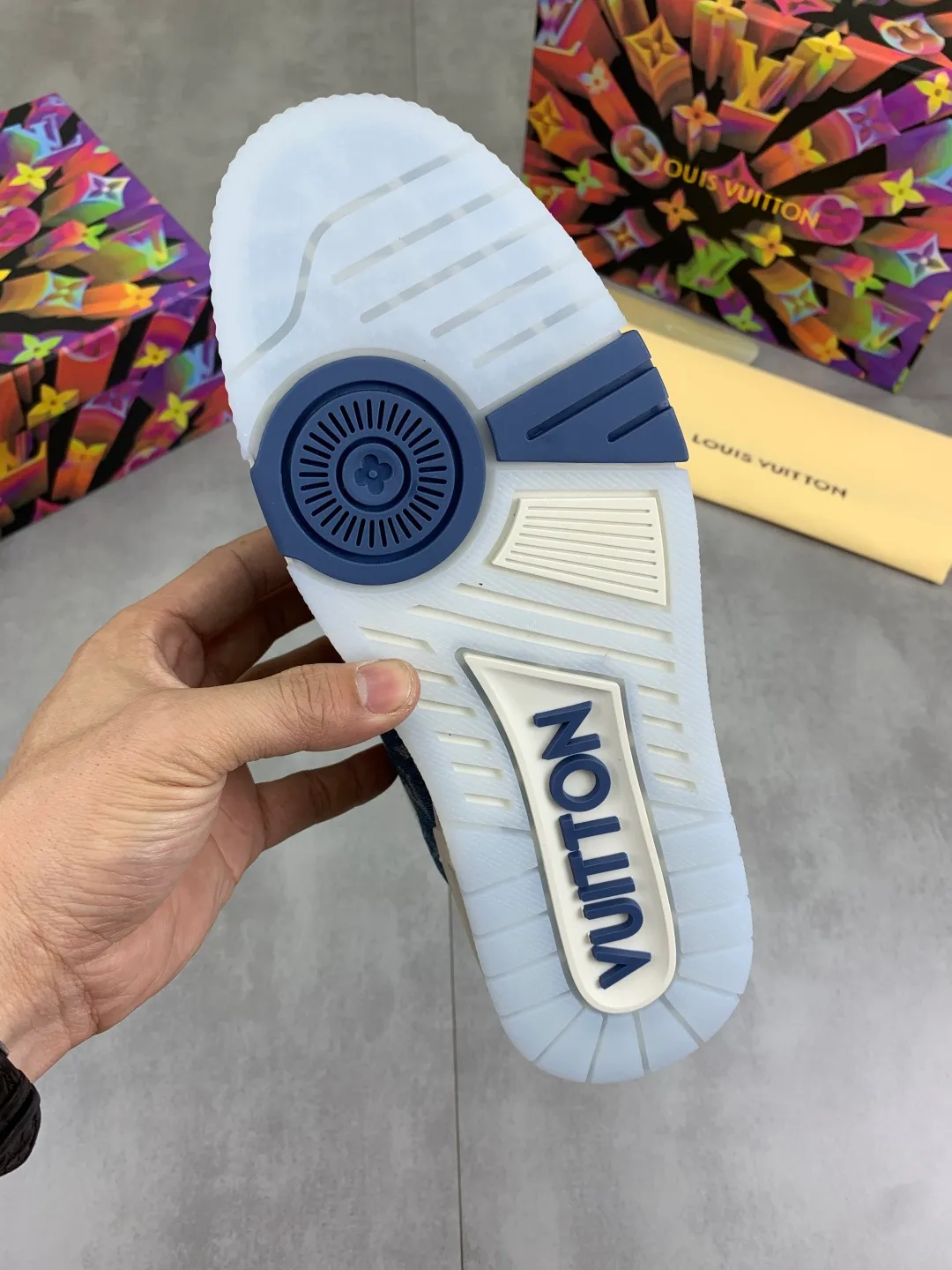 Men's men's shoes 💰P540 New style 💰💎💎Latest color High version 2025Louis*Vuitto* LV Traine catwalk TRAINER outsole and fabric private model A shoe that definitely costs a lot of money and effort. This series was designed after the arrival of Vifgil. It is favored by many fans every season. Original TPU outsole Original packaging Color: black Available in white (available from stock, super fast shipping) Code number: 35-46